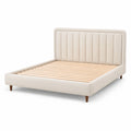 Gepolstertes Bett 160 × 200 cm, Gesamtmaß 218 × 176 × 110 cm, Beige mit braunen Holzfüßen und naturfarbenem Lattenrost